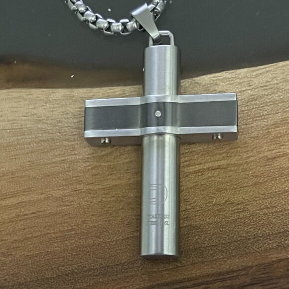 Stainless Steel Cross Pendant Necklace For Men Chain – Charm  Men\'s Stainless-Steel Chain and Cross 22\